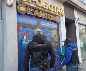 Trzy osoby zatrzymane ws. „prania pieniędzy pochodzących z przestępstw. W akcji uczestniczyli funkcjonariusze Śląskiego Oddziału Straży Granicznej 
