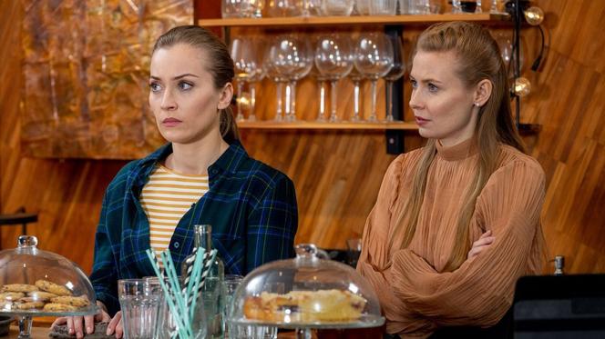 Barwy szczęścia, odc. 2446: Dominika (Karolina Chapko), Renata (Anna Mrozowska)