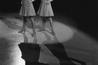 Słynne bliźniaczki nie żyją. Zmarły razem w swoim domu tańcząc i śpiewając