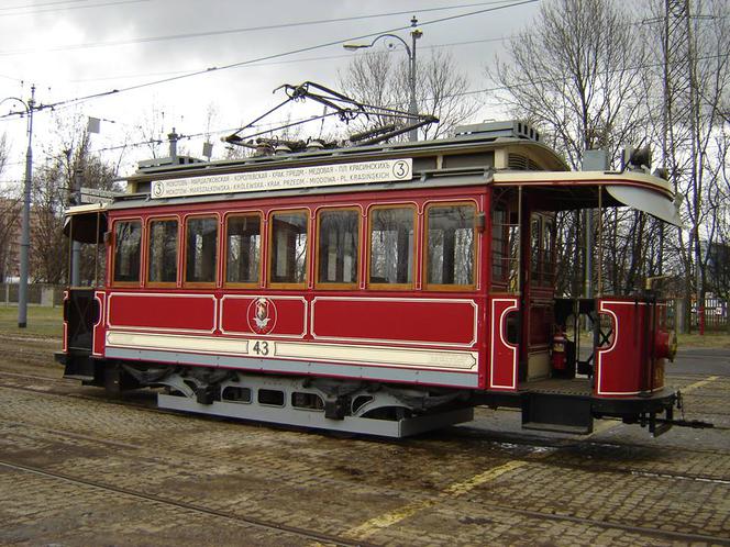 Noc Muzeów w Warszawie. Tramwaje na Pl. Narutowicza.