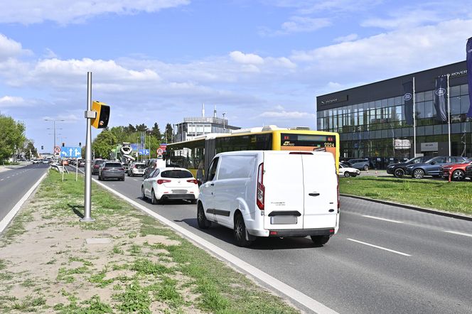 "Ulubiony" fotoradar warszawskich kierowców ponownie zniszczony. Działał 24 godziny