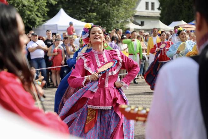 Rozpoczął się 60. jubileuszowy Tydzień Kultury Beskidzkiej. Przyjechało 20 zespołów z całego świata ZDJĘCIA, PROGRAM