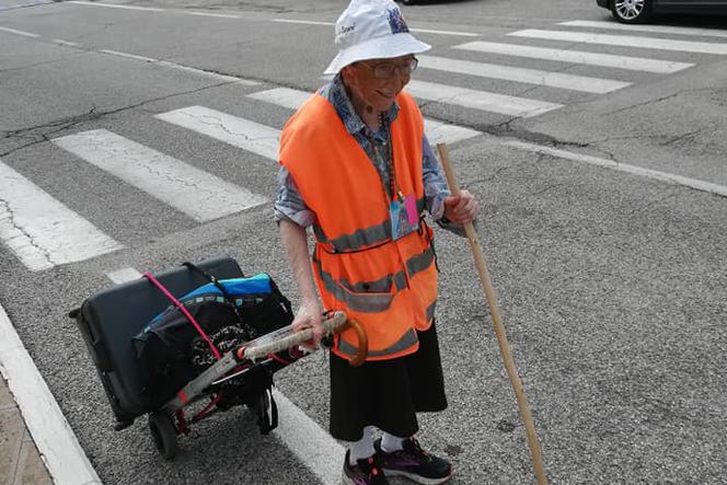 CO ZA ENERGIA! 95-latka z Włoch idzie PIESZO do Częstochowy
