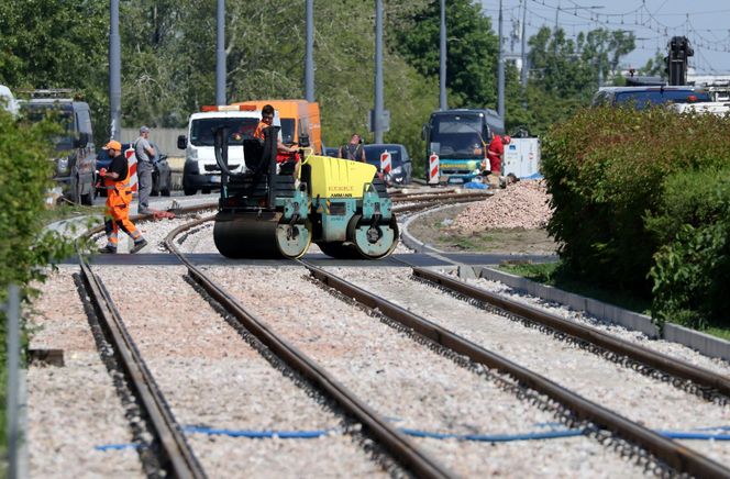 Wielka ofensywa Tramwajów Warszawskich. Tramwajarze remontują i budują jak szaleni