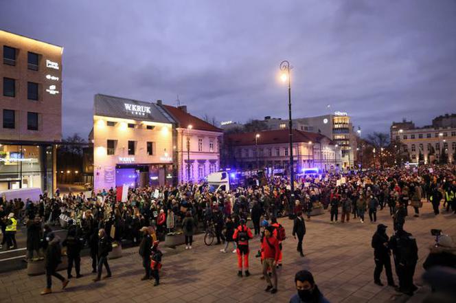 Ani jednej więcej. Protest w Warszawie sobota 6 listopada [ZDJĘCIA]