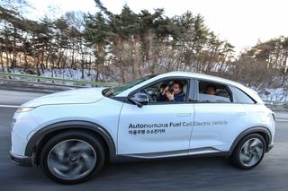 Hyundai NEXO - autonomiczny samochód zasilany wodorem