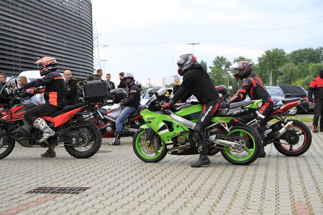 Przed Areną Lublin symbolicznie pożegnano dwójkę tragicznie zmarłych motocyklistów