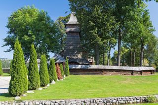 Ta małopolska wieś zachwyca wyjątkowym zabytkiem z listy UNESCO. Kiedyś należała do króla