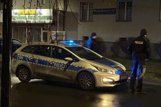 Warszawa, Praga-Południe. Na ulicy leżał zakrwawiony mężczyzna. Wyrzucono go z samochodu? 