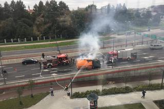 Kraków: Na Rondzie Mogilskim zapalił się pojazd MPO [ZDJĘCIA]