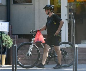 Robert Więckiewicz na rowerze