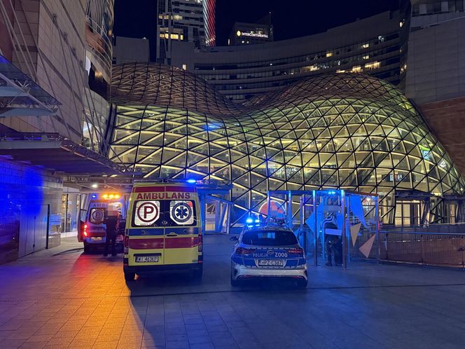 Warszawa. Kobieta skoczyła z piętra w Złotych Tarasach