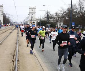 Bieg na Piątkę 2024, Warszawa - zdjęcia. Biegłeś? Szukaj się w galerii!