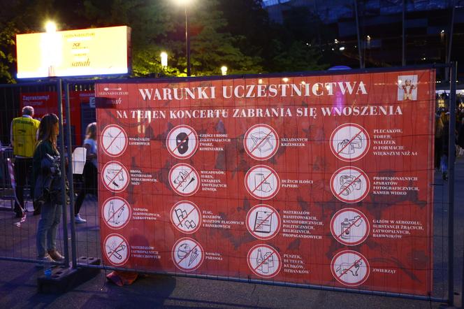 Koncert Sanah na PGE Narodowym w Warszawie - tłumy pod stadionem