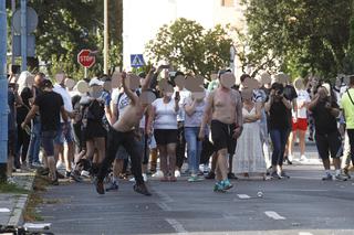 PILNE! Zamieszki w Lubinie! Tłum zaatakował komendę policji! 