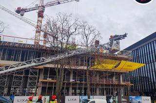 Dramatyczny wypadek na budowie w Warszawie. Robotnik runął z drabiny