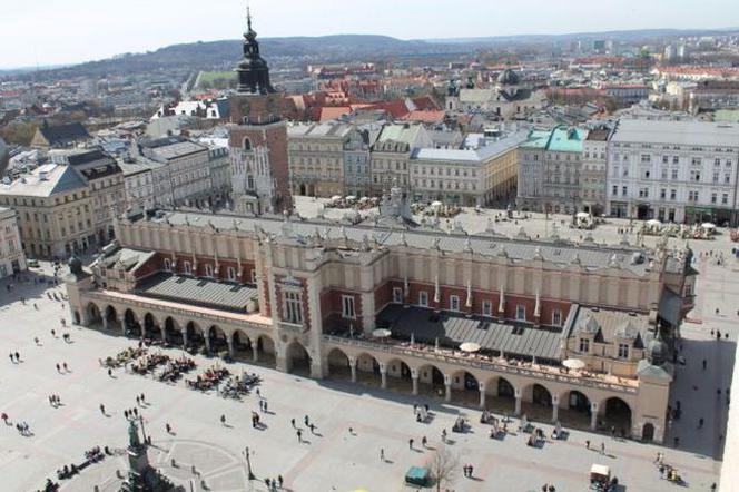 Wieża Ratuszowa i Sukiennice z okazji Godziny dla Ziemi 2019