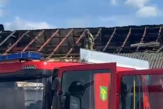 Rodzina z dwultenim synkiem straciła wszystko. Pożar wybuchł podczas remontu dachu