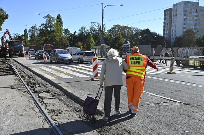 Remont torów na Waszyngtona. Pasażerowie osłupieli, chaos na przystankach