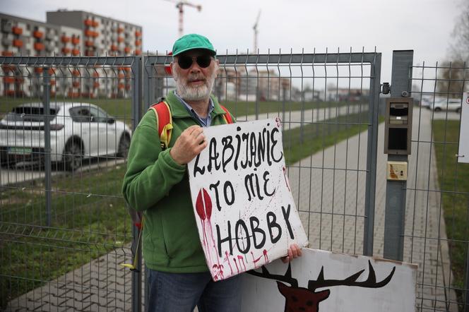 Targi łowiectwa w Krakowie. Przed Halą EXPO protestowali obrońcy zwierząt