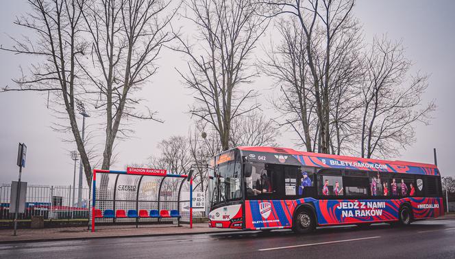Autobusy miejskie w Częstochowie w barwach Rakowa