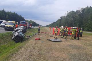 Śmiertelny wypadek pod Łowiczem. Czterech mężczyzn z busa zginęło w zderzeniu z tirem [ZDJĘCIA].