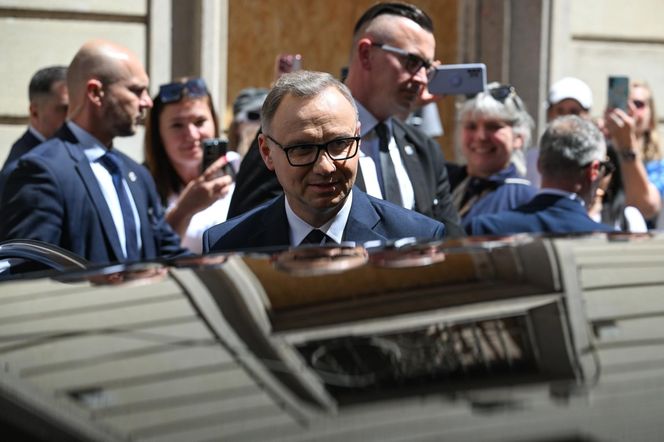 Prezydent głosował w Rzymie. Długa kolejka do lokalu w Instytucie Polskim 