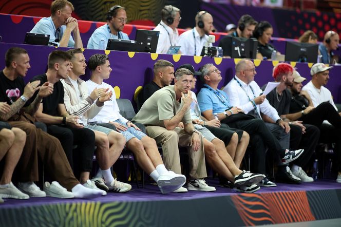 Robert Lewandowski rzucał do kosza podczas Polska - Francja