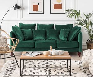 Zielona sofa to prawdziwy wnętrzarski HIT. Zobacz, jak dobrać idealny model do twojego salonu