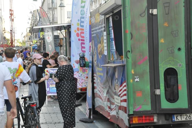 Ostatnia niedziela lata 2023 w Kielcach. Tłumy w centrum miasta