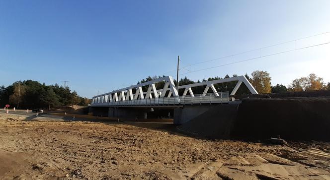 Pociągi znów jeżdżą do Nieporętu i Radzymina. Nowy wiadukt w Wieliszewie gotowy 