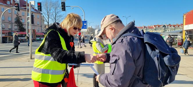 W walentynki policja przypomina, że kochać musimy się też na drodze