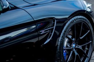 Dziwne zachowanie 20-latka w BMW. Krzyczał do ludzi, machał i dodawał gazu. Po chwili prawda wyszła na jaw