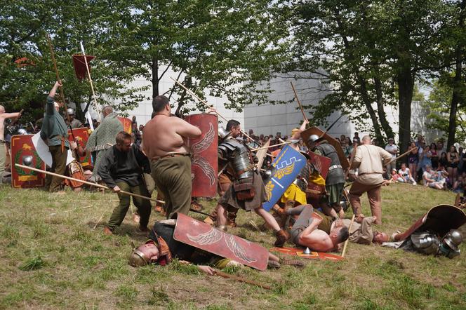 Dymarki 2024 w Nowej Słupi. Barbarzyńcy, Rzymianie i Piecowisko