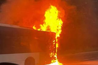 Autobus stanął w płomieniach! Pożar pojazdu w Szczecinie