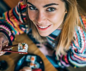 Sushi i owoce morza a karmienie piersią