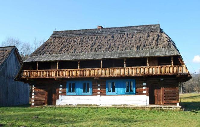 Pierwsze powojenne muzeum pod otwartym niebem powstało w Małopolsce. To tu kręcono słynne filmy
