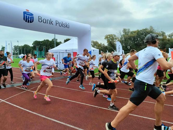 Pomaganie przez bieganie w Łomży. Za nami 7. PKO Bieg Charytatywny! ZDJĘCIA