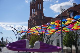 Kolorowe parasolki nad Kilińskiego w Białymstoku