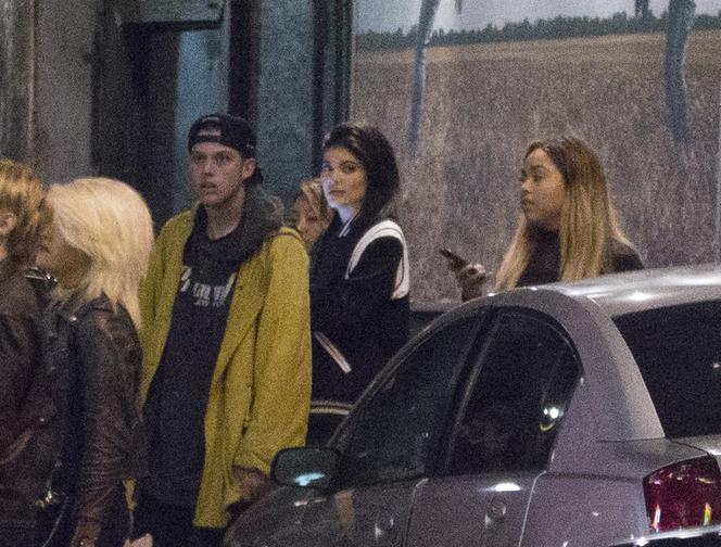 Kendall i Kylie Jenner na imprezie
