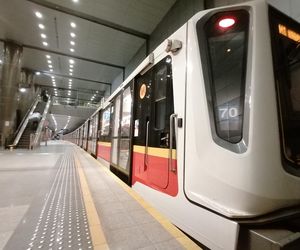 Dlaczego metro w Warszawie nie kursuje 1.07.2025 r.? Całe metro zamknięte. Co się dzieje?