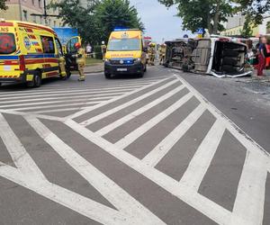 Wypadek w Lubrańcu. Wiele osób rannych po zderzeniu busa i osobówki 