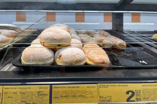 Tłusty Czwartek 2023: ceny pączków w Auchanie, Biedronce, Lidlu i cukierniach