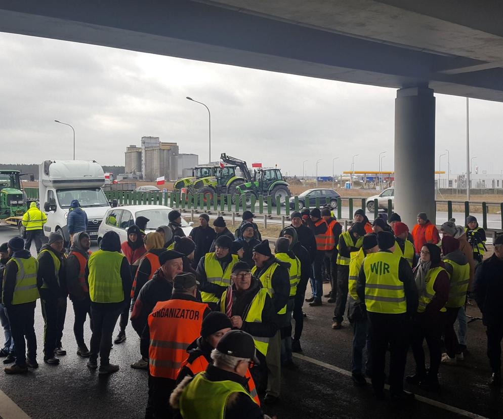 ​Na S5 koło Leszna zaczęła się druga doba rolniczego protestu