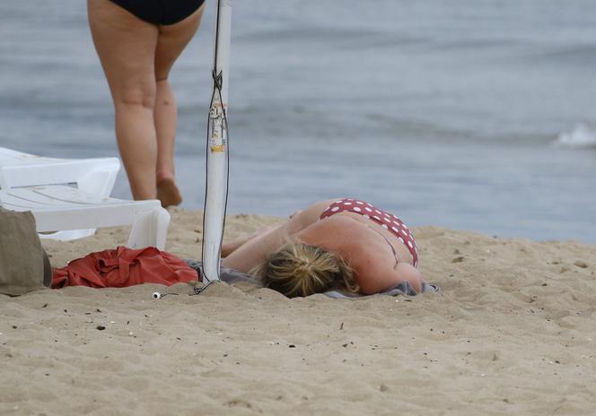 Małgorzata Ohme opala się na plaży