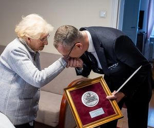 Pani Jadwiga z Bydgoszczy nie zwalnia tempa! 100 lat życia i radość w każdym dniu