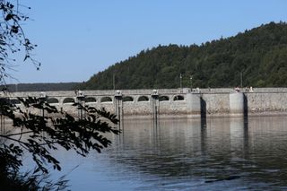 To najpiękniejsze jezioro na Dolnym Śląsku. Otoczone jest wzgórzami i lasami 