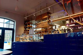 Kawiarnia Woda mieści się na tarasach Młynów Rothera