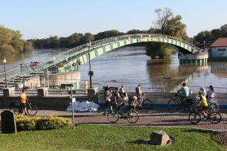 Kostrzyn nad Odrą szykuje się do nadejścia fali na Odrze. Poziom obu rzek powoli rośnie