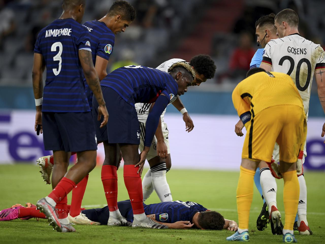 To jest Euro GROZY. Kolejny zawodnik stracił przytomność na boisku. UEFA wreszcie reaguje